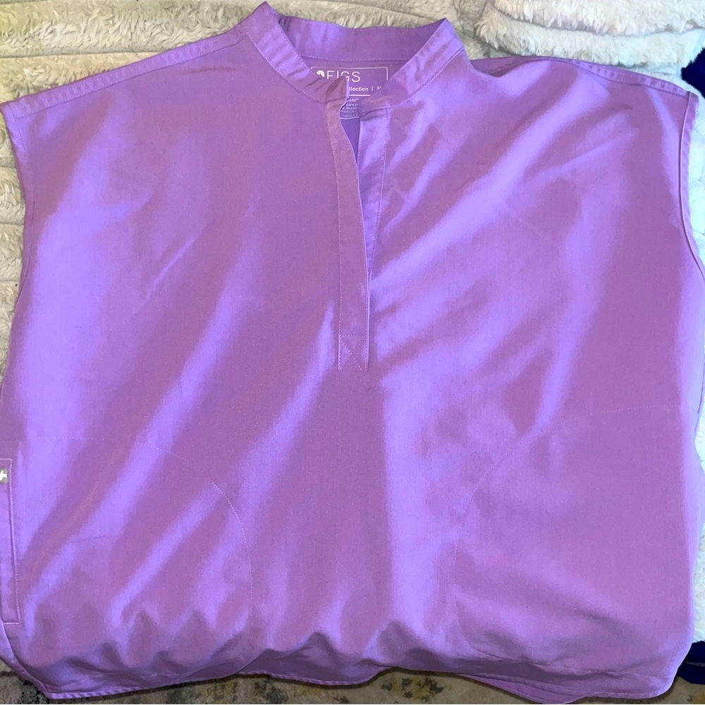 FIGS Lavender Dew Rafaela Top - Size Medium